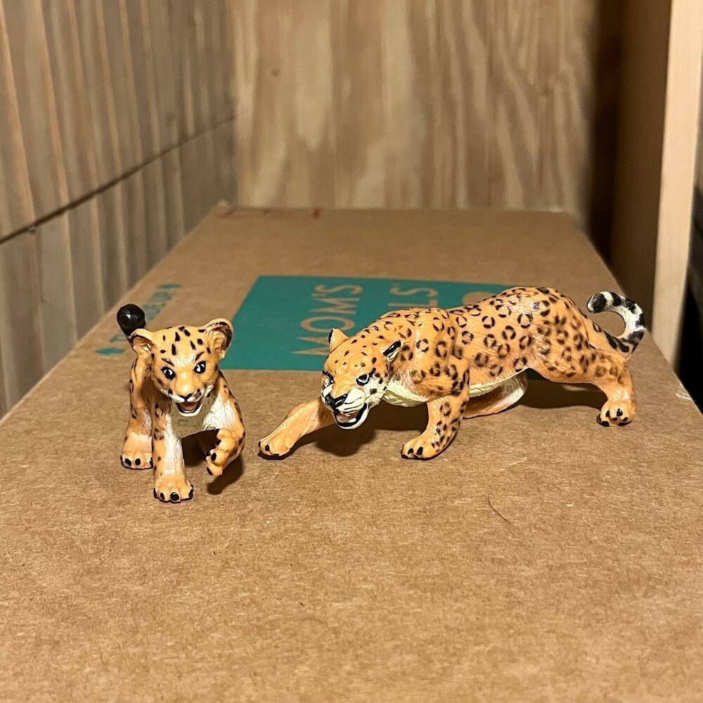 1996 Safari Leopard Adult and Cub Toys Figurines